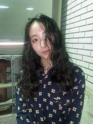 ロング カラー yiye shioriのヘアスタイル