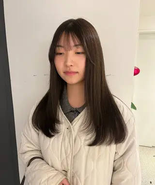 セミロング あやか/ベージュ /透け感カラーのヘアスタイル