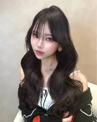 セミロング 𝑴𝑰𝒀𝑼🩰 /透明感カラー/青山のヘアスタイル