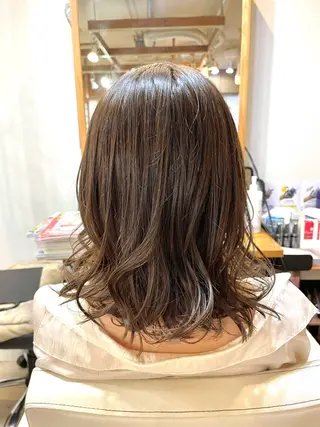 ミディアム 山木 裕子のヘアスタイル