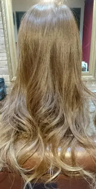 ロング カラー 美髪 カラーリストのヘアスタイル