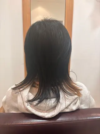 ミディアム 吉井 愛のヘアスタイル