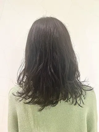 ミディアム カラー 城 梨音のヘアスタイル