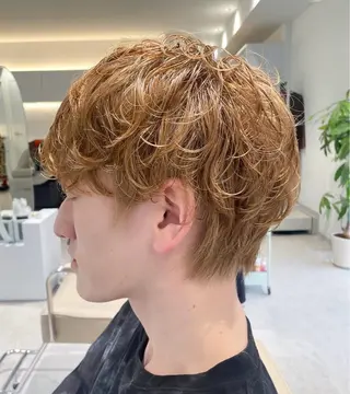 パーマ メンズ 顔周りカット／透明感 カラー／Kurumeのヘアスタイル