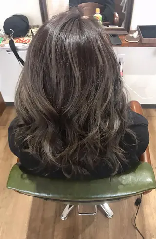 ミディアム カラー Rug Relief 吉田のヘアスタイル