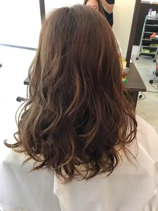 ロング カラー 岡本 智次のヘアスタイル