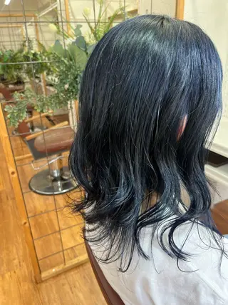 セミロング 腰越 麻奈のヘアスタイル