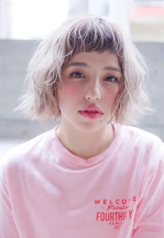 ショート カラー ミニボブ/ブリーチ 🌈MISATOのヘアスタイル