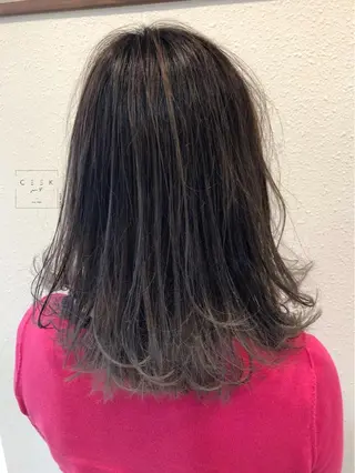 ロング カラー 中川 茜里のヘアスタイル