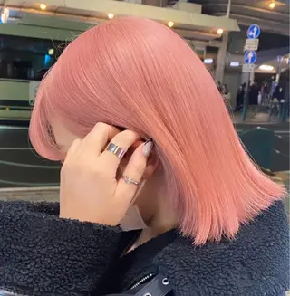ショート カラー 🩵ハイトーン/ レイヤーYUZU🩵のヘアスタイル