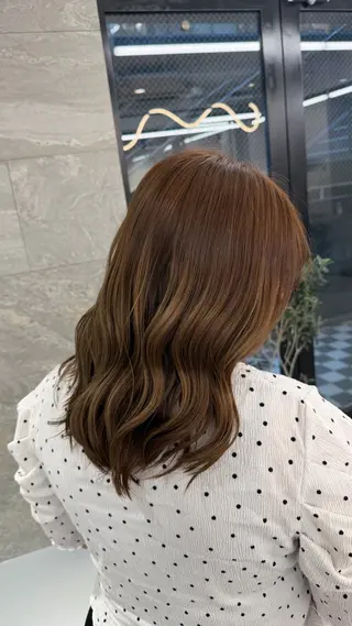 セミロング 🌺ハイライトカラー HINA🌺のヘアスタイル