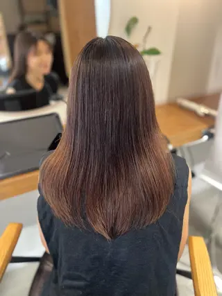 ミディアム 塩川ももこ/ 自然な縮毛矯正のヘアスタイル