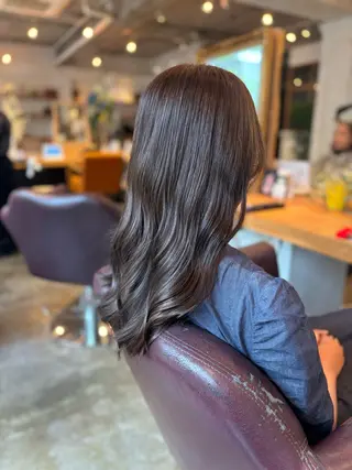 ロング カラー 髪質改善カラー ベージュ🤎YUMEのヘアスタイル