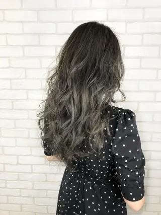 ロング カラー 小島 侑衣のヘアスタイル