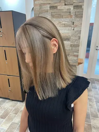 セミロング カラー YUI/ ブリーチカラー🌷のヘアスタイル