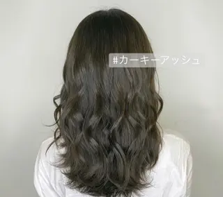 ロング カラー 川上 麻梨阿のヘアスタイル