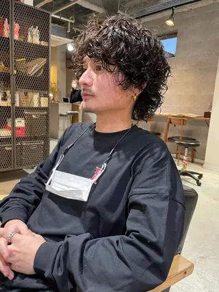 ミディアム パーマ メンズ 俵 知広のヘアスタイル