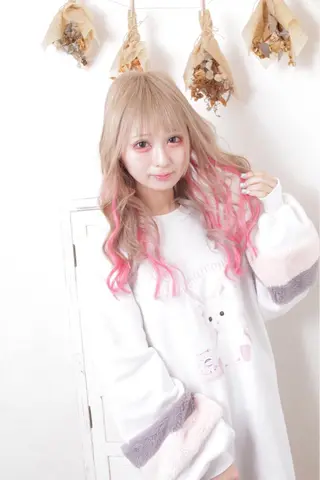 ロング カラー パーマ ヘアアレンジ 推し活専用 【派手髪】飯野ゆかりのヘアスタイル