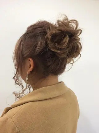 ショート カラー パーマ ヘアアレンジ ハイトーン Arphyのヘアスタイル