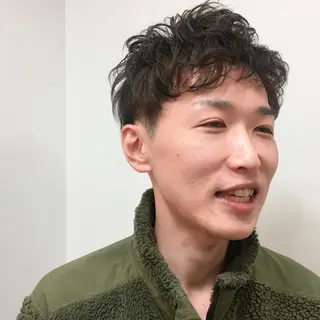 ショート パーマ メンズ すごう こうへいのヘアスタイル
