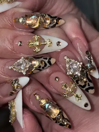 ネイル さゆり￤推しキャラ ￤ロングネイル🩷のネイルデザイン