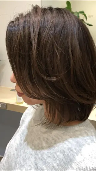 ミディアム 白髪ぼかしハイライト 💫ミネ　ヒロシのヘアスタイル