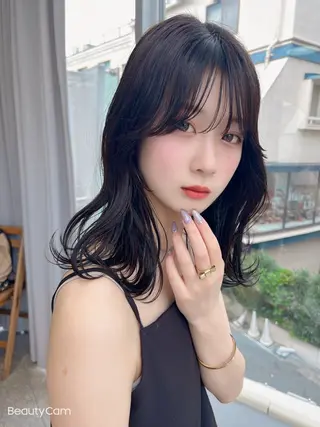 セミロング 🩷色気可愛い🩷 透明感カラー🩷のヘアスタイル