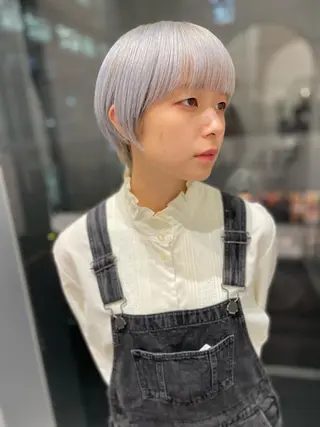 ショート カラー ブリーチ😼 ボブ✍️レイヤーのヘアスタイル