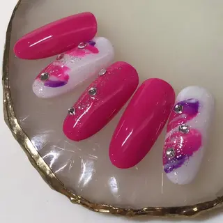 ネイル カルフール リル MOEのネイルデザイン