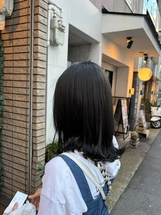 ミディアム 山下 歩華のヘアスタイル