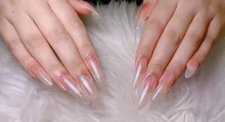 ネイル Demure リリス　銀座店のネイルデザイン