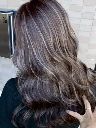 ロング 大人の海外ハイライト coconoのヘアスタイル