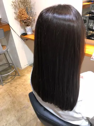 ロング カラー MIOベージュカラー 柔らかいカラーのヘアスタイル