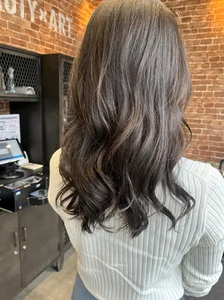 ロング カラー パーマ ヘアアレンジ メンズ キッズ ネイル マツエク・マツパ アイブロウ 久木原 ゆりのヘアスタイル