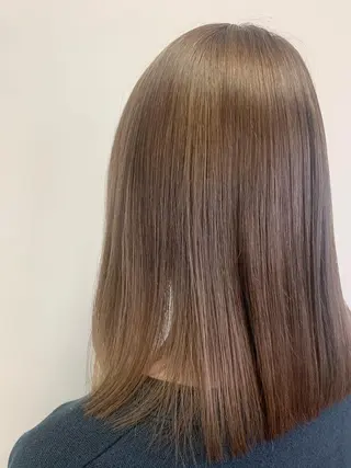 ミディアム カラー 小澤 志穂のヘアスタイル