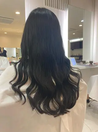 ロング ヘアー・クロマチックノート所属・杣澤 詩乃のヘアスタイル