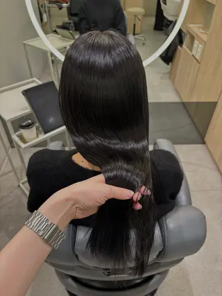 ロング ネヅ カオルのヘアスタイル