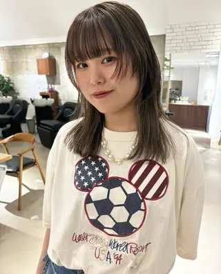 セミロング カラー Yui⭐️ 透け感カラーのヘアスタイル