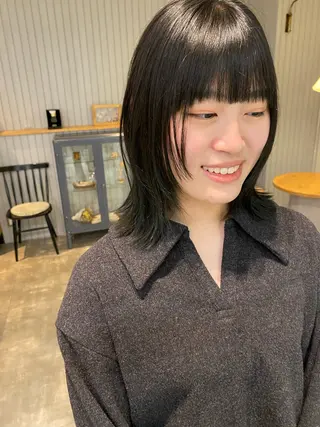 セミロング カラー niu所属・加藤 真由のヘアスタイル