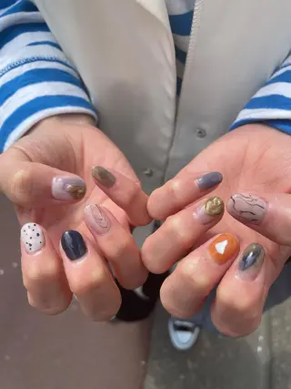 ネイル はばすみれ🎀ﾈｲﾙ 光ﾌｪｲｼｬﾙ ﾍｱのネイルデザイン