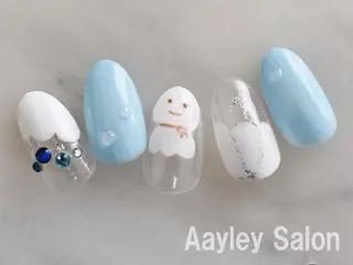 ミディアム カラー ネイル Aayley アイリ―サロンのネイルデザイン
