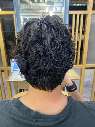 ミディアム パーマ AYANO ／レイヤー／オリーブのヘアスタイル
