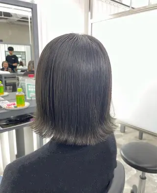 ミディアム 縮毛矯正🐼暖色 根本侑季のヘアスタイル