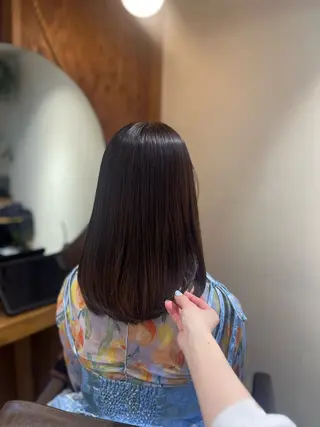 セミロング 塩川ももこ/ 自然な縮毛矯正のヘアスタイル