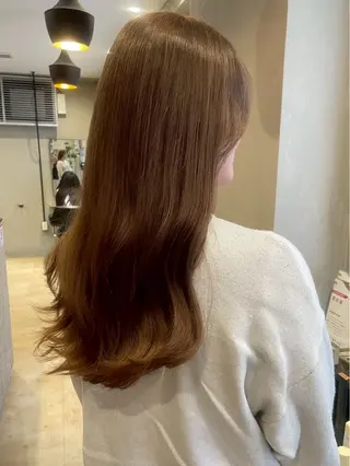 ロング 紅/透明感カラー /ハイトーン/カットのヘアスタイル