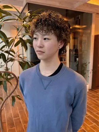パーマ メンズ ハイトーン/デザイン カラー/るいのヘアスタイル