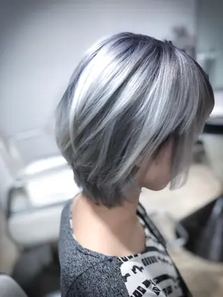 ショート カラー ✨デザインカラー✨ ハイトーン　森貴章のヘアスタイル