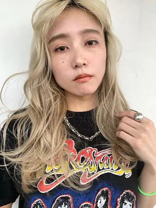 セミロング カラー 💓パーマ，💗 レイヤーカットのヘアスタイル
