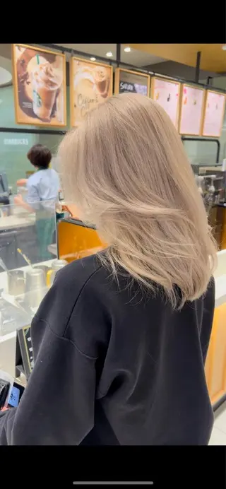 セミロング カラー 乕谷 美潮のヘアスタイル