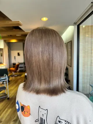 ミディアム カラー ツキダテ ユイのヘアスタイル